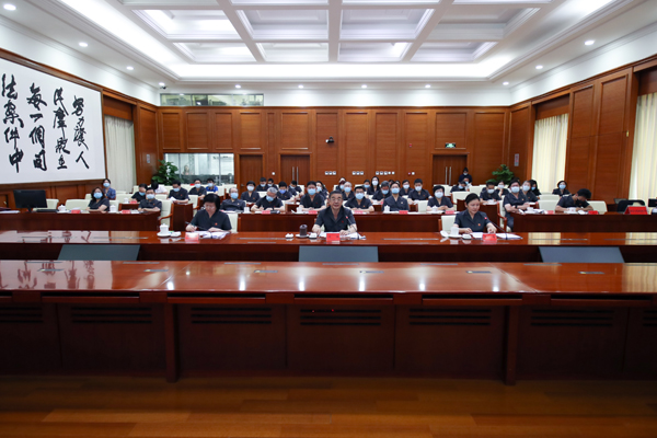 周强出席全国法院新闻宣传工作会议讲话强调<br />
扎实推动学习宣传贯彻习近平法治思想走深走实<br />
贺荣主持