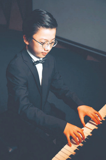 神童“开挂”？成都10岁男孩办音乐会、写英文小说